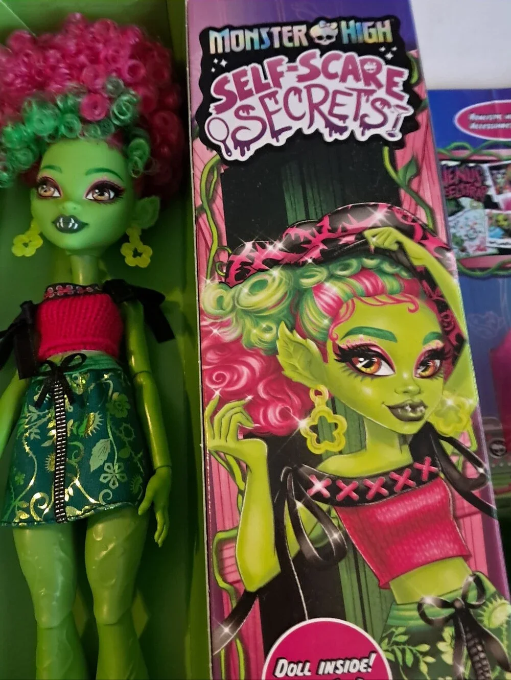 Monster High Venus FlyTrap Self-Scare Secrets, NIB, Pink and Green